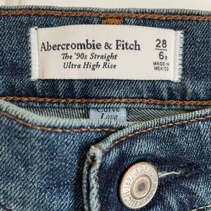 NWT Abercrombie & Fitch 90s straight ultra high rise jeans Size 6R/28 Curve Love